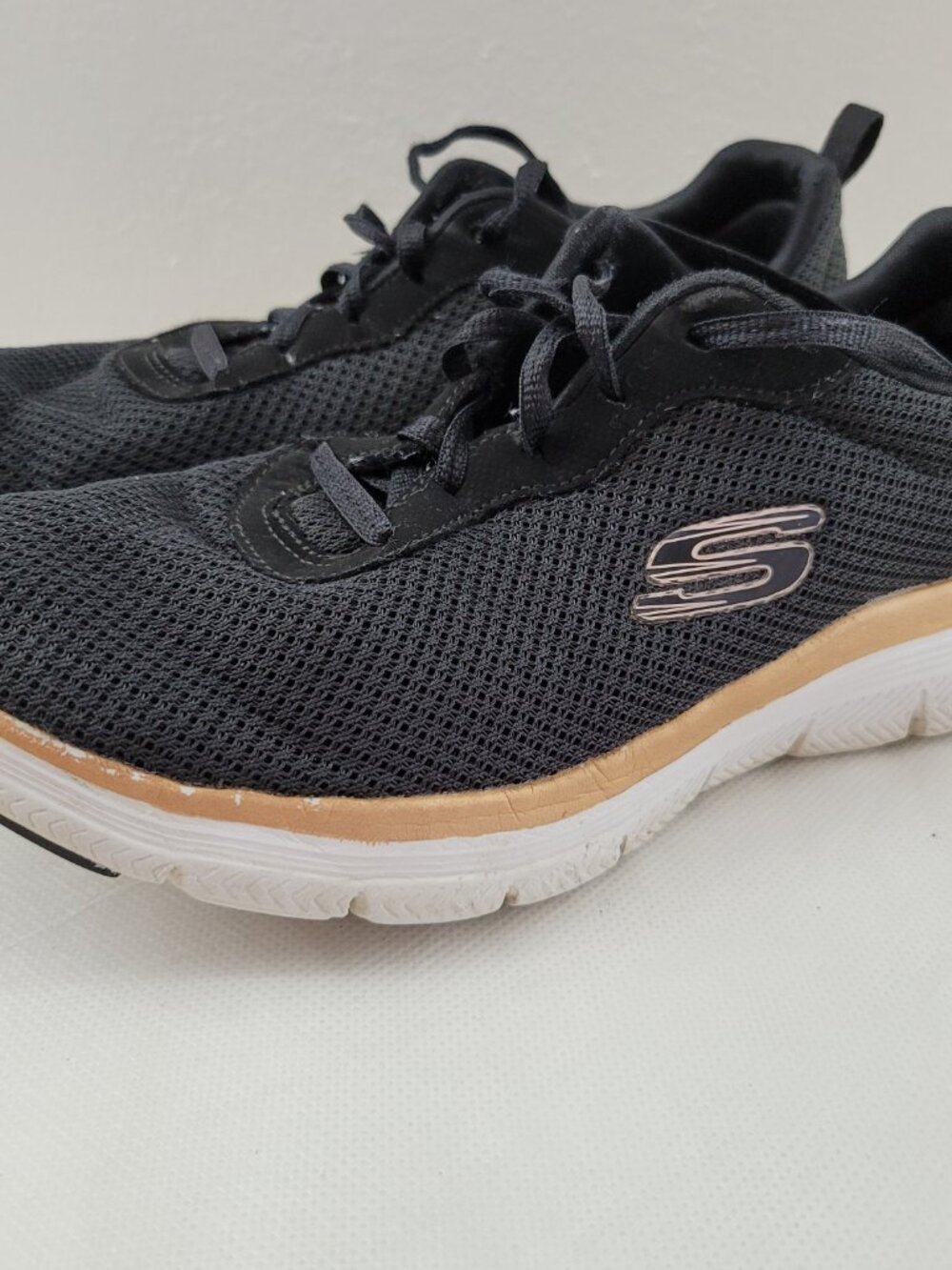 Skechers Flex-Lite Shoes Womens 7.5 Black Tan Walking Running Sneakers Lace-up